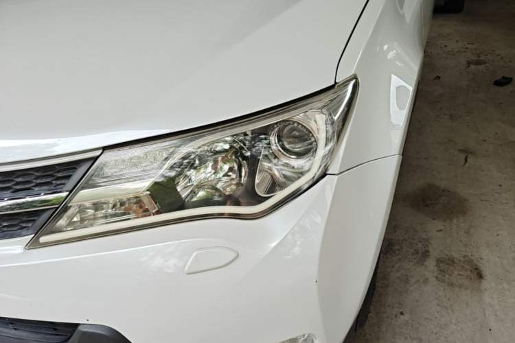 Used Toyota RAV4 2015 2.5L Automatic 4x4 Elite Edition Left Front Headlight