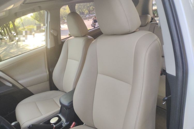 Used Toyota RAV4 2015 2.0L CVT Two-Wheel Drive Fashion Edition Left Front Seat
