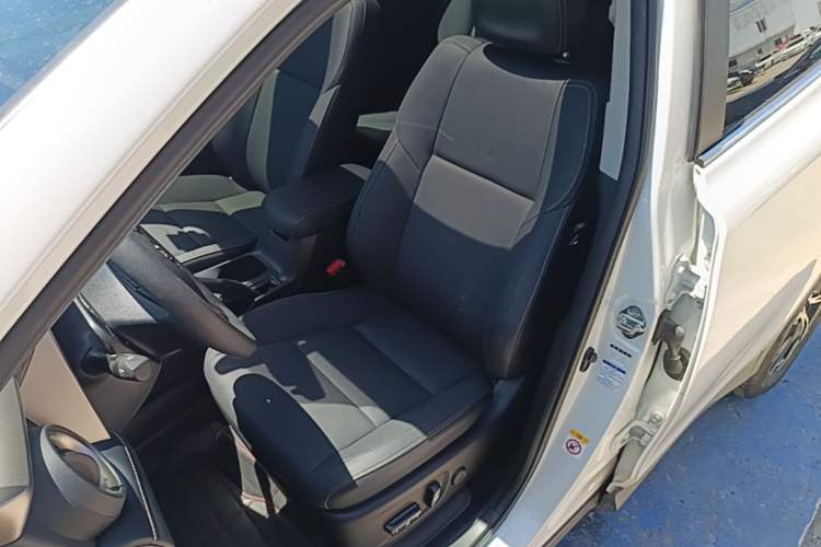 Used Toyota RAV4 2015 2.5L Automatic 4x4 Elite Edition Left Front Seat