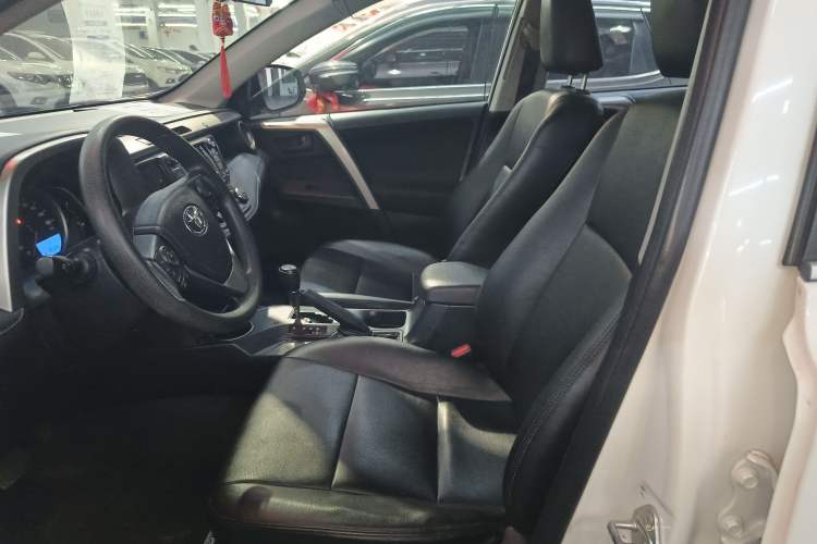 Used Toyota RAV4 2015 2.0L CVT Two-Wheel Drive Fashion Edition Left Front Seat