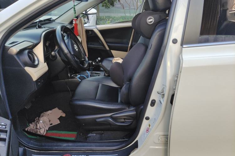 Used Toyota RAV4 2015 2.0L CVT Two-Wheel Drive Urban Edition Left Front Seat