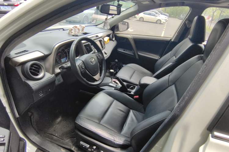 Used Toyota RAV4 2015 2.5L Automatic 4x4 Elite Edition Left Front Seat