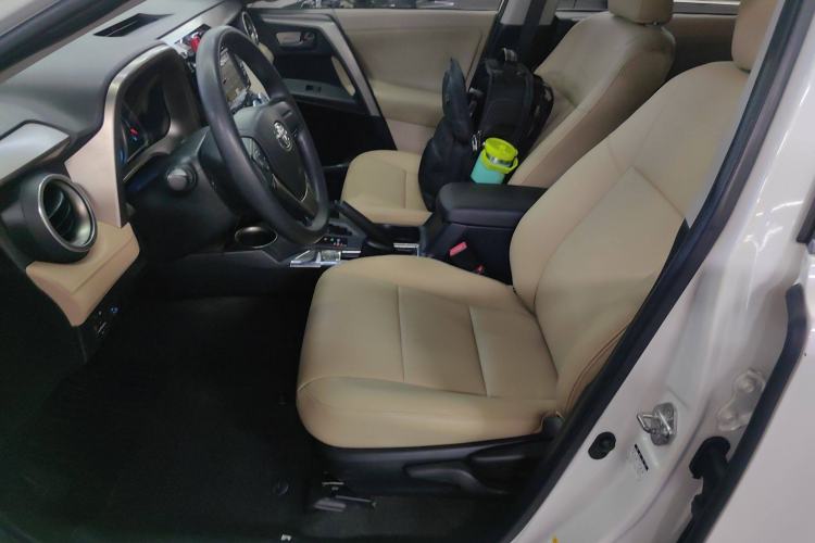 Used Toyota RAV4 2015 2.0L CVT Two-Wheel Drive Urban Edition Left Front Seat