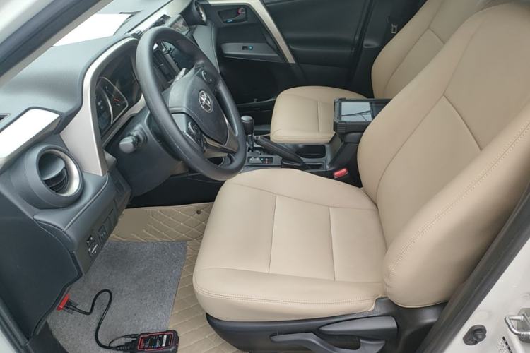 Used Toyota RAV4 2015 2.0L CVT Two-Wheel Drive Fashion Edition Left Front Seat