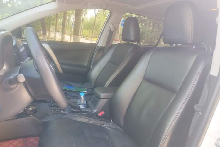Used Toyota RAV4 2015 2.0L CVT Two-Wheel Drive Fashion Edition Left Front Seat