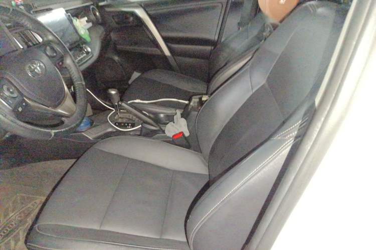 Used Toyota RAV4 2015 2.5L Automatic 4x4 Elite Edition Left Front Seat