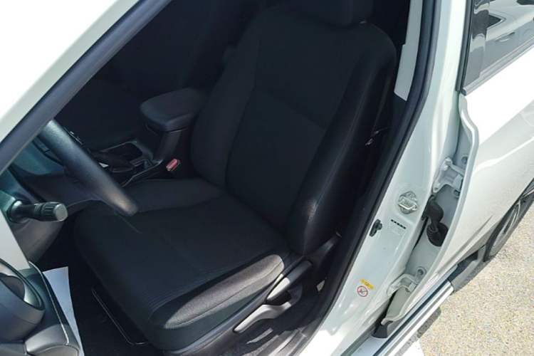 Used Toyota RAV4 2015 2.0L CVT Two-Wheel Drive Fashion Edition Left Front Seat