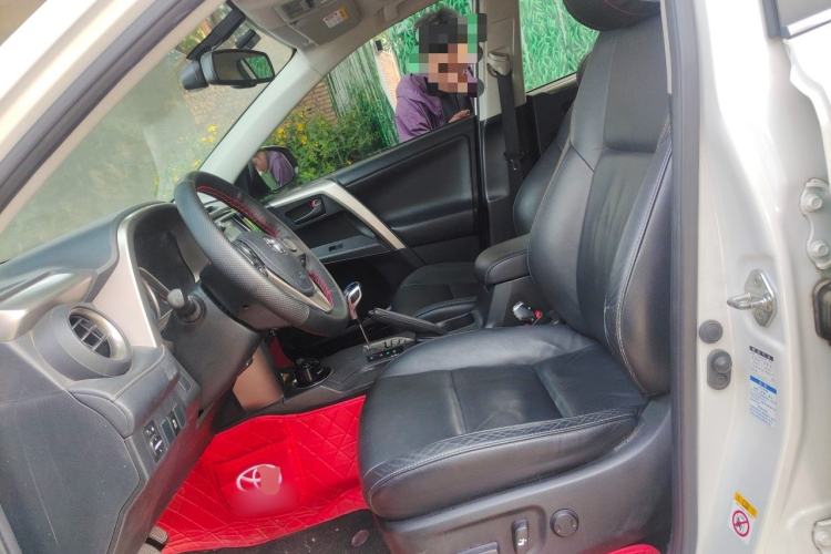 Used Toyota RAV4 2015 2.5L Automatic 4x4 Elite Edition Left Front Seat