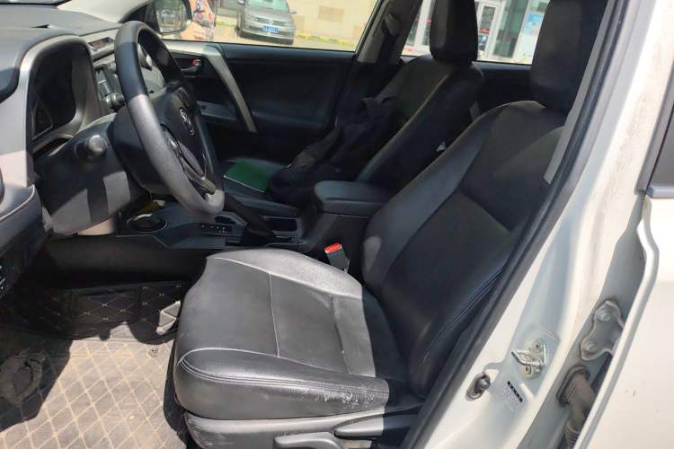 Used Toyota RAV4 2015 2.0L CVT Two-Wheel Drive Fashion Edition Left Front Seat