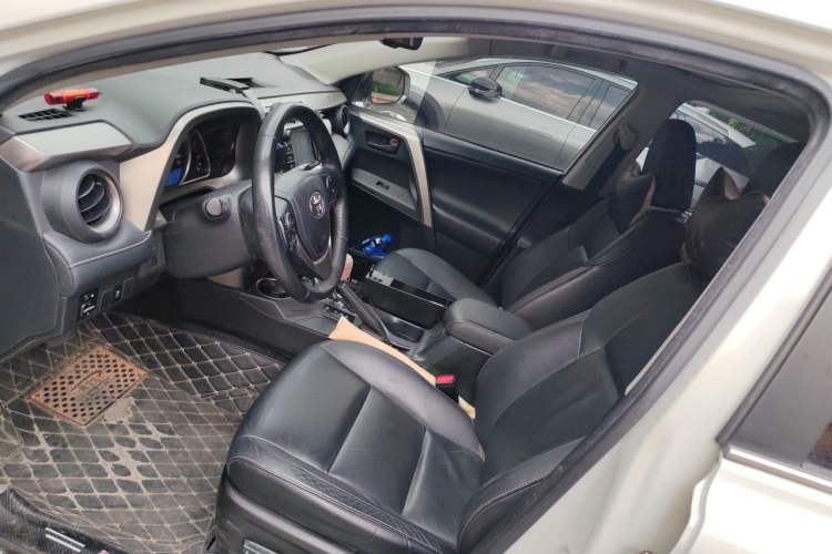Used Toyota RAV4 2015 2.5L Automatic 4x4 Elite Edition Left Front Seat