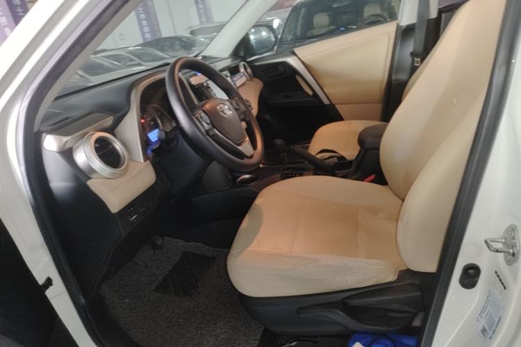 Used Toyota RAV4 2015 2.0L CVT Two-Wheel Drive Fashion Edition Left Front Seat