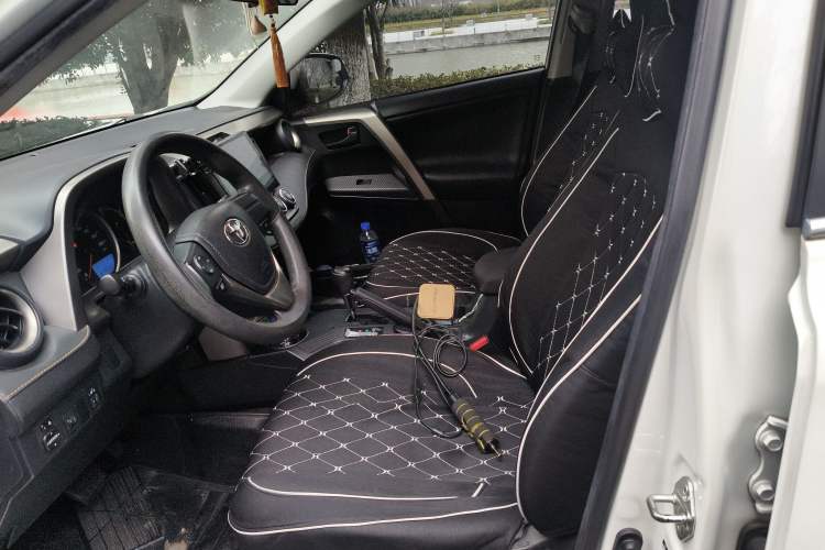 Used Toyota RAV4 2015 2.0L CVT Two-Wheel Drive Urban Edition Left Front Seat