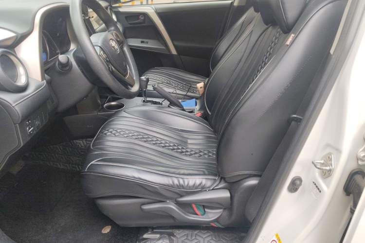 Used Toyota RAV4 2015 2.0L CVT Two-Wheel Drive Fashion Edition Left Front Seat