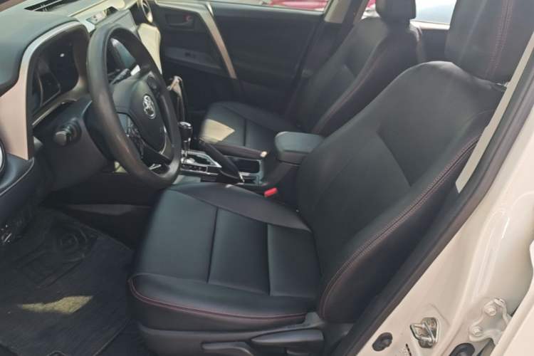 Used Toyota RAV4 2015 2.0L CVT Two-Wheel Drive Fashion Edition Left Front Seat