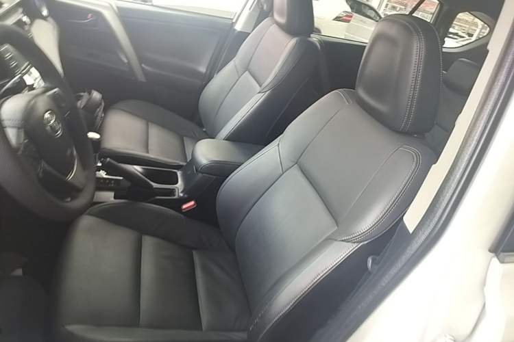 Used Toyota RAV4 2015 2.5L Automatic 4x4 Elite Edition Left Front Seat