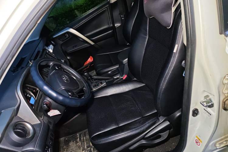 Used Toyota RAV4 2015 2.0L CVT Two-Wheel Drive Fashion Edition Left Front Seat