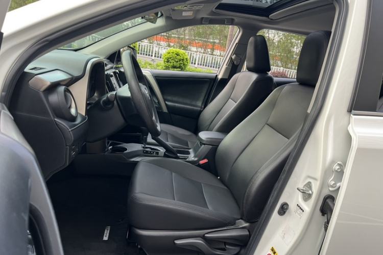 Used Toyota RAV4 2015 2.0L CVT Two-Wheel Drive Fashion Edition Left Front Seat