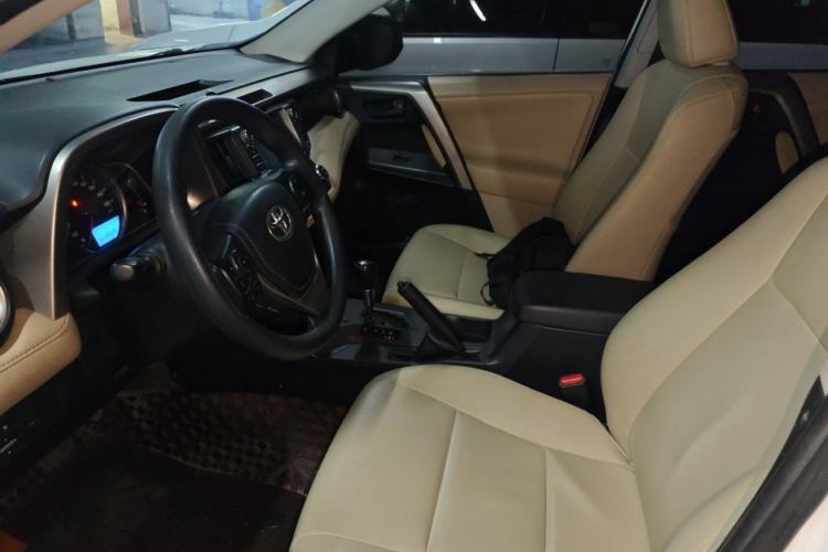 Used Toyota RAV4 2015 2.0L CVT Two-Wheel Drive Fashion Edition Left Front Seat
