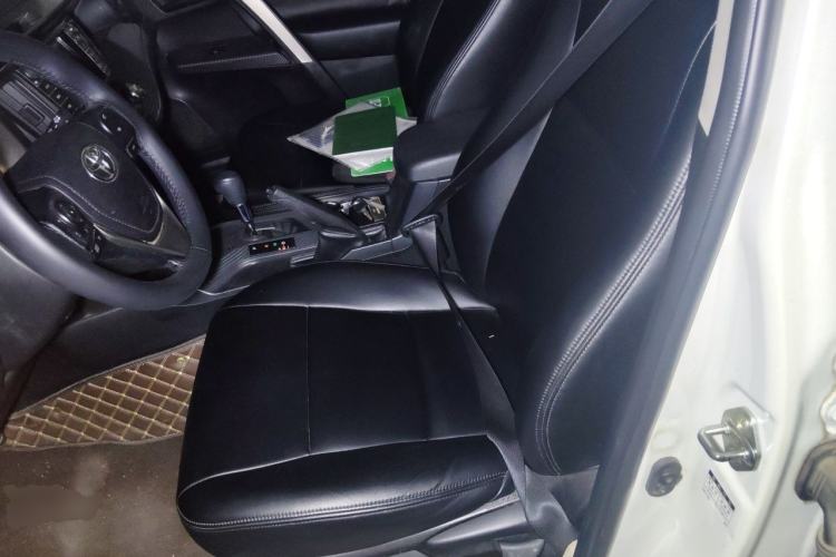 Used Toyota RAV4 2015 2.0L CVT Two-Wheel Drive Fashion Edition Left Front Seat