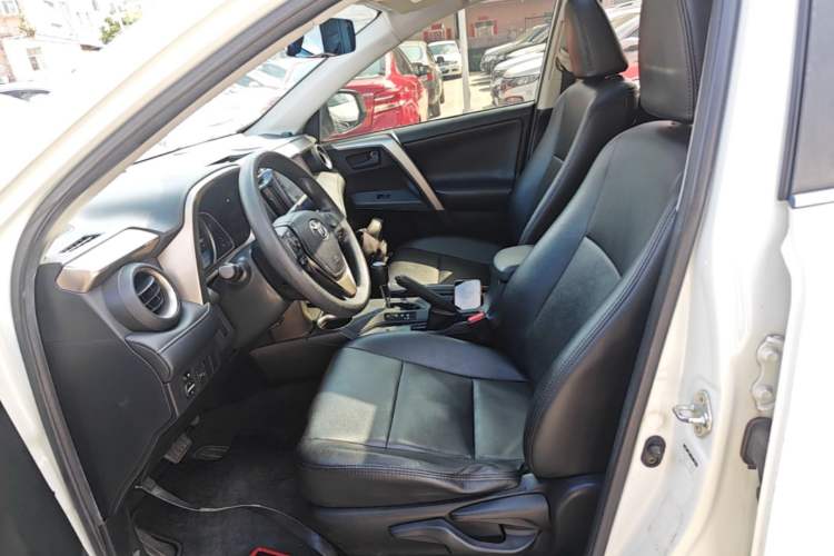 Used Toyota RAV4 2015 2.0L CVT Two-Wheel Drive Fashion Edition Left Front Seat