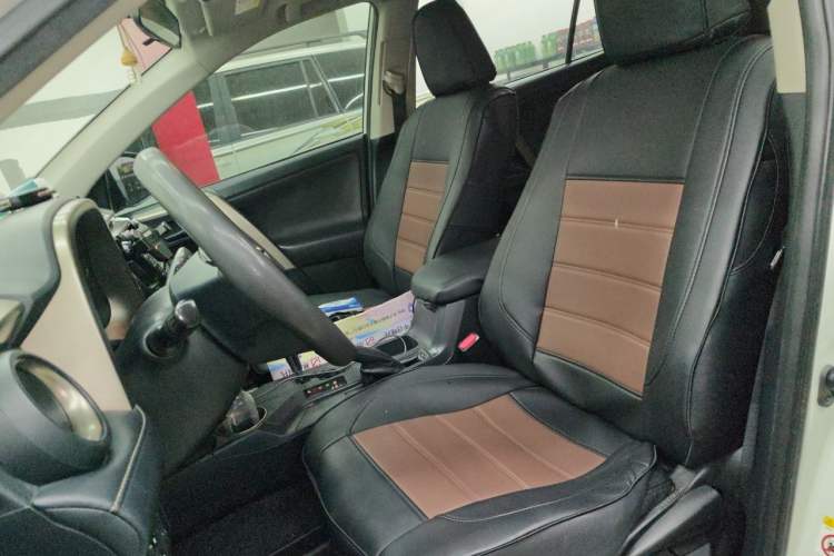 Used Toyota RAV4 2015 2.0L CVT Two-Wheel Drive Fashion Edition Left Front Seat