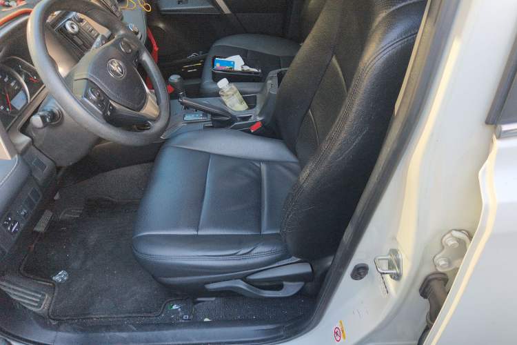 Used Toyota RAV4 2015 2.0L CVT Two-Wheel Drive Fashion Edition Left Front Seat