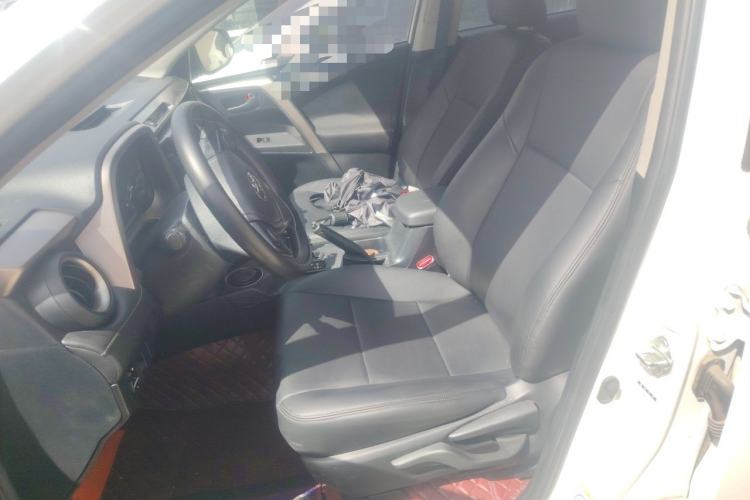 Used Toyota RAV4 2015 2.0L CVT Two-Wheel Drive Fashion Edition Left Front Seat