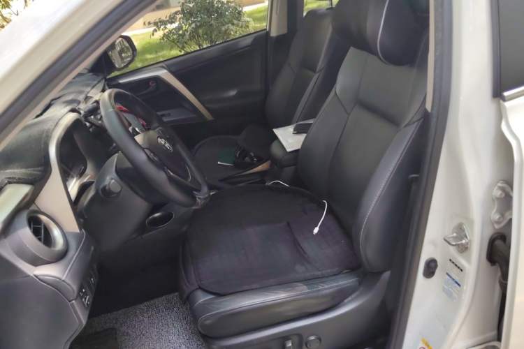 Used Toyota RAV4 2015 2.5L Automatic 4x4 Elite Edition Left Front Seat
