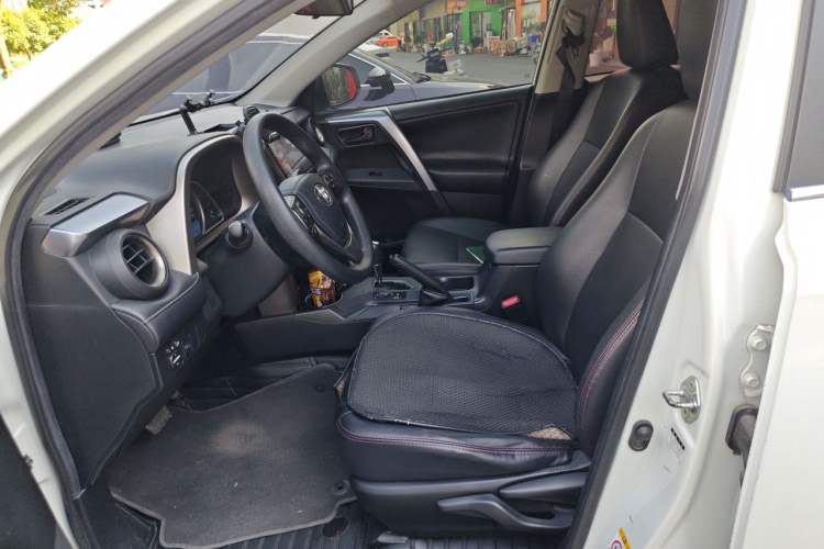 Used Toyota RAV4 2015 2.0L CVT Two-Wheel Drive Fashion Edition Left Front Seat