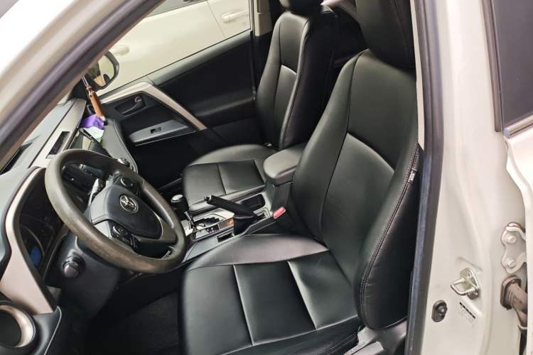 Used Toyota RAV4 2015 2.0L CVT Two-Wheel Drive Fashion Edition Left Front Seat