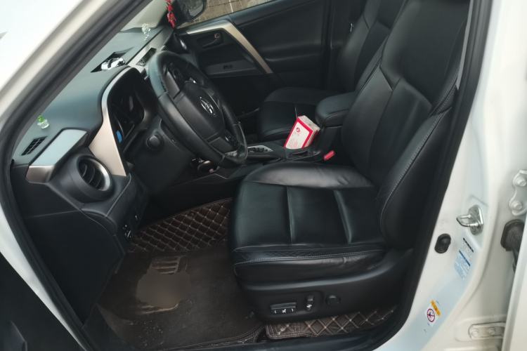 Used Toyota RAV4 2015 2.5L Automatic 4x4 Elite Edition Left Front Seat