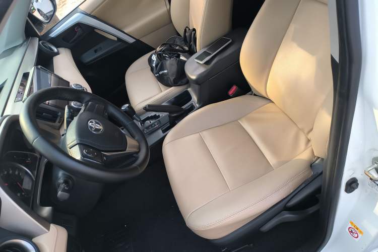Used Toyota RAV4 2015 2.0L CVT Two-Wheel Drive Urban Edition Left Front Seat