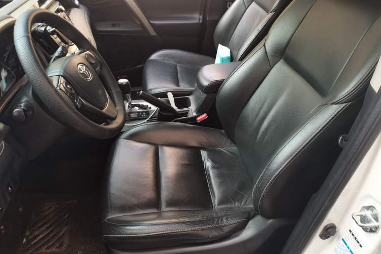 Used Toyota RAV4 2015 2.5L Automatic 4x4 Elite Edition Left Front Seat