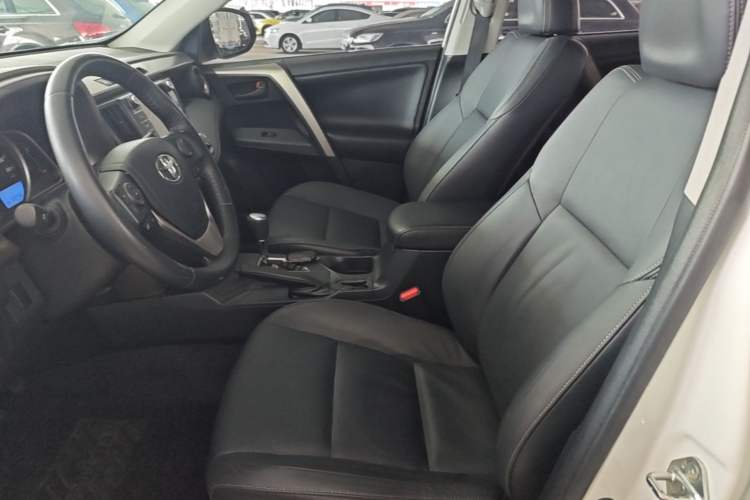 Used Toyota RAV4 2015 2.5L Automatic 4x4 Elite Edition Left Front Seat
