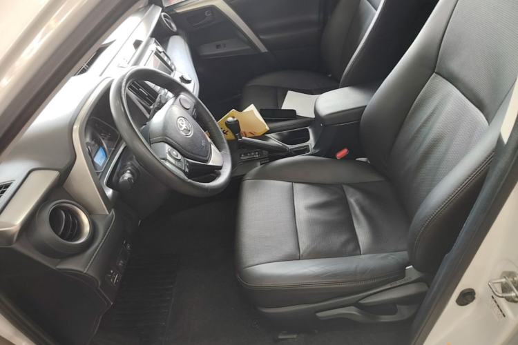 Used Toyota RAV4 2015 2.0L CVT Two-Wheel Drive Fashion Edition Left Front Seat