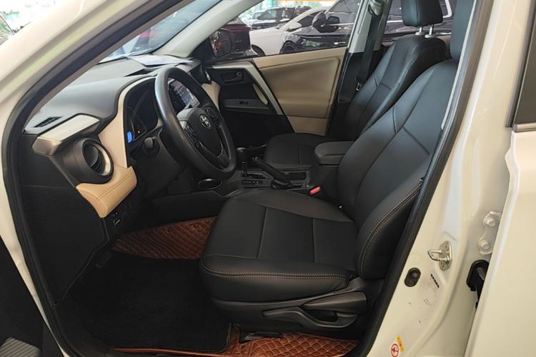 Used Toyota RAV4 2015 2.0L CVT Two-Wheel Drive Fashion Edition Left Front Seat