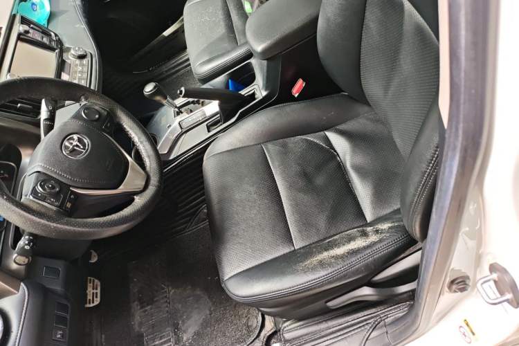 Used Toyota RAV4 2015 2.0L CVT Two-Wheel Drive Fashion Edition Left Front Seat