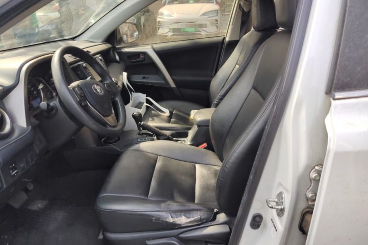 Used Toyota RAV4 2015 2.0L CVT Two-Wheel Drive Fashion Edition Left Front Seat