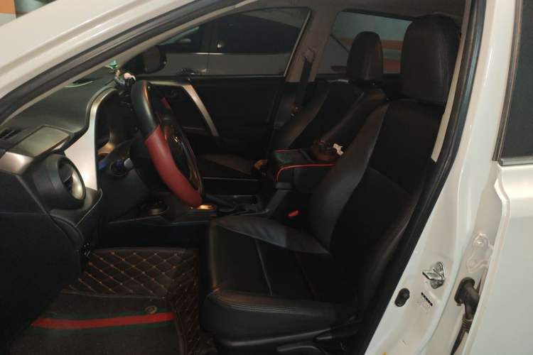 Used Toyota RAV4 2015 2.0L CVT Two-Wheel Drive Fashion Edition Left Front Seat
