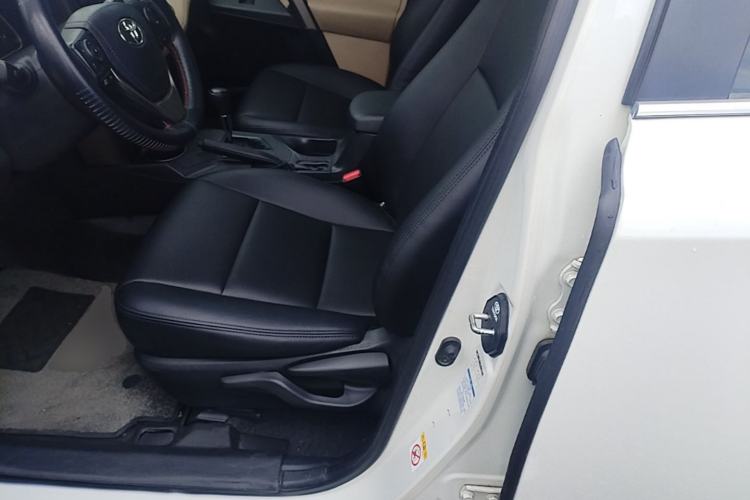 Used Toyota RAV4 2015 2.0L CVT 4x4 Trend Edition Left Front Seat