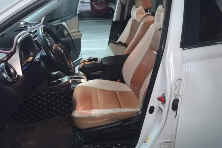 Used Toyota RAV4 2015 2.0L CVT Two-Wheel Drive Fashion Edition Left Front Seat