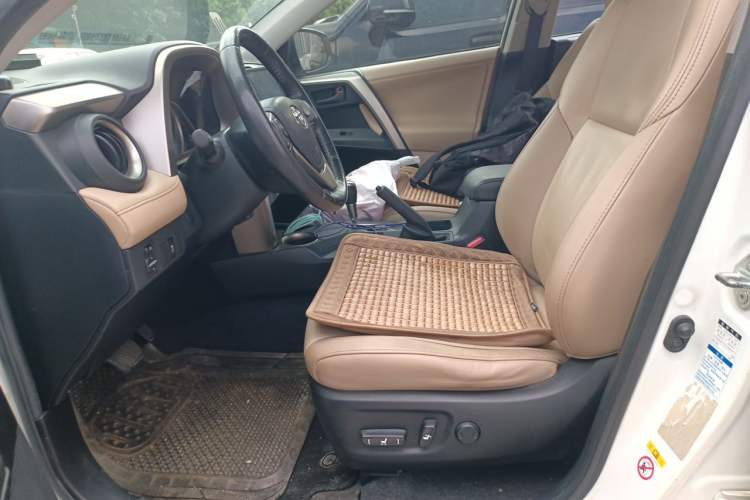 Used Toyota RAV4 2015 2.5L Automatic 4x4 Elite Edition Left Front Seat