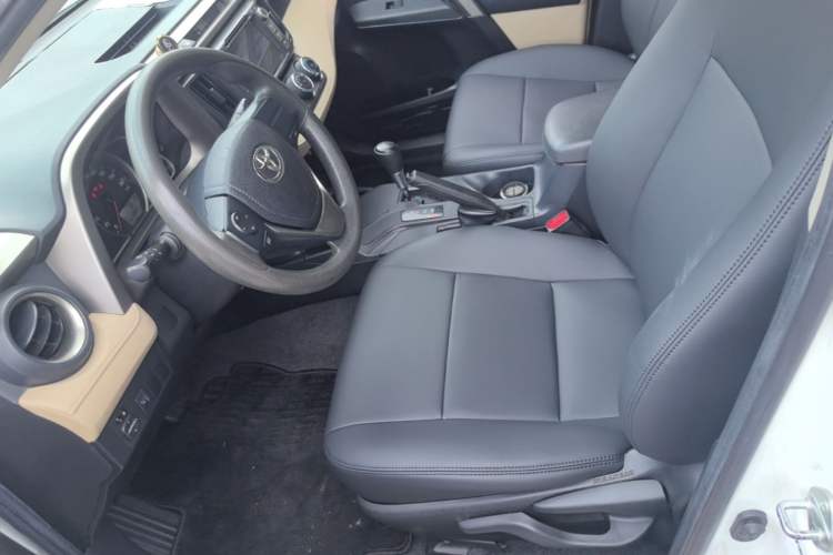Used Toyota RAV4 2015 2.0L CVT Two-Wheel Drive Urban Edition Left Front Seat