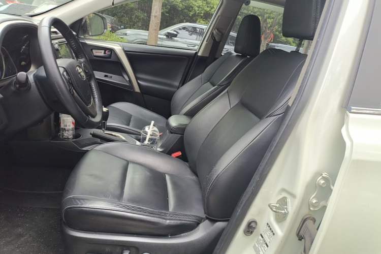 Used Toyota RAV4 2015 2.5L Automatic 4x4 Elite Edition Left Front Seat