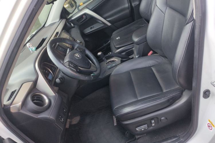 Used Toyota RAV4 2015 2.5L Automatic 4x4 Elite Edition Left Front Seat