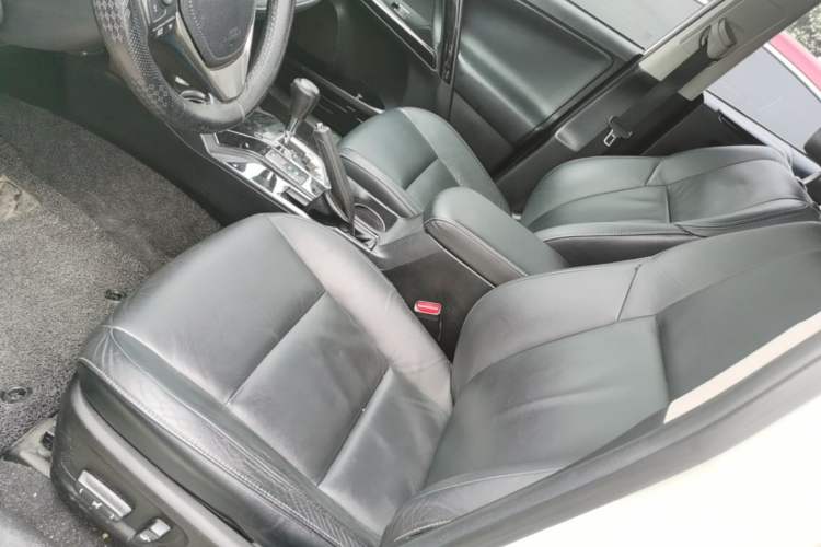 Used Toyota RAV4 2015 2.5L Automatic 4x4 Luxury Edition Left Front Seat