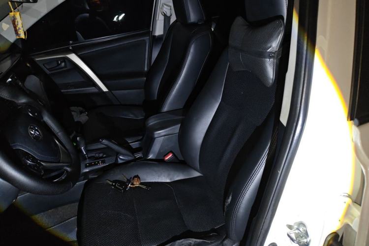 Used Toyota RAV4 2015 2.0L CVT Two-Wheel Drive Fashion Edition Left Front Seat