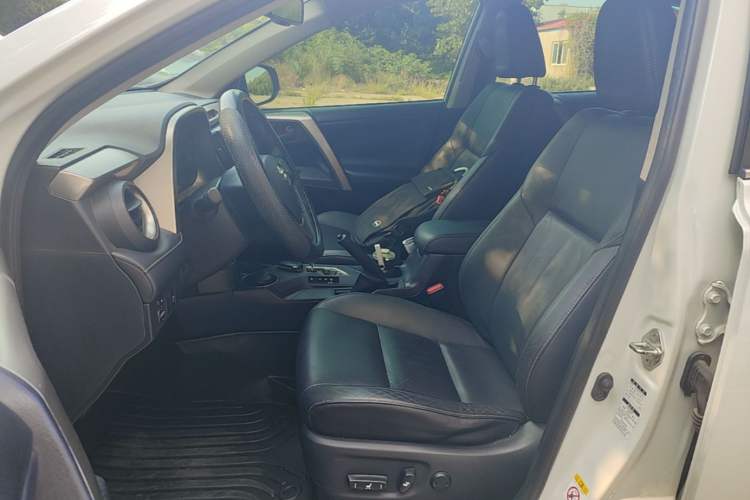 Used Toyota RAV4 2015 2.5L Automatic 4x4 Elite Edition Left Front Seat