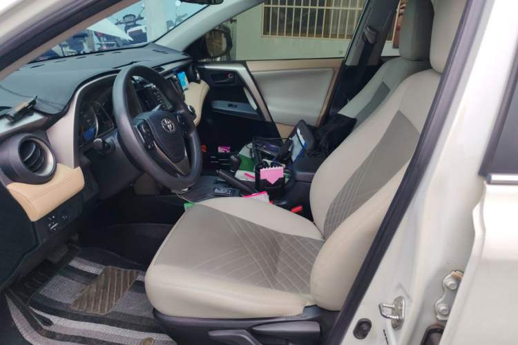 Used Toyota RAV4 2015 2.0L CVT Two-Wheel Drive Fashion Edition Left Front Seat