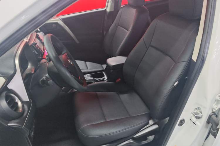 Used Toyota RAV4 2015 2.0L CVT Two-Wheel Drive Fashion Edition Left Front Seat